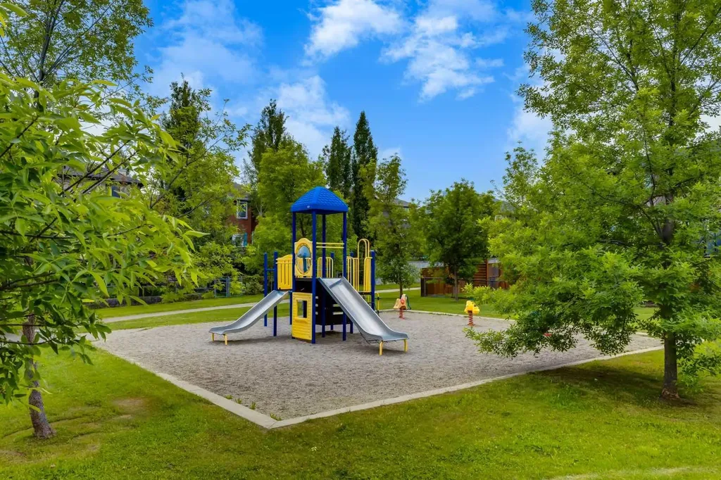 77 Royal Highland Road NW Calgary AB T3G 4Y4