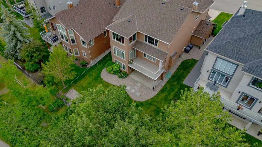 77 Royal Highland Road NW Calgary AB T3G 4Y4