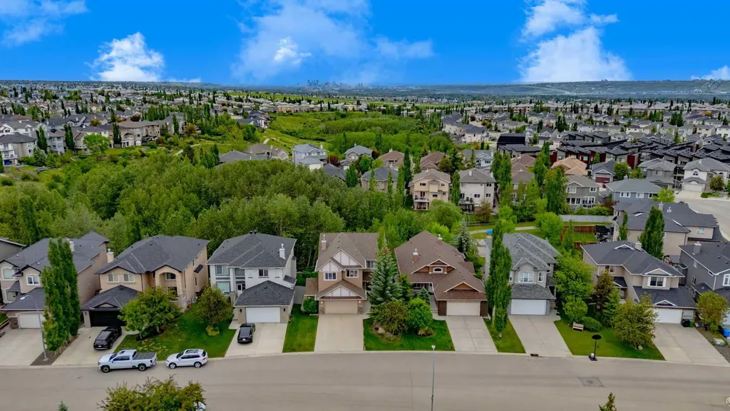 77 Royal Highland Road NW Calgary AB T3G 4Y4