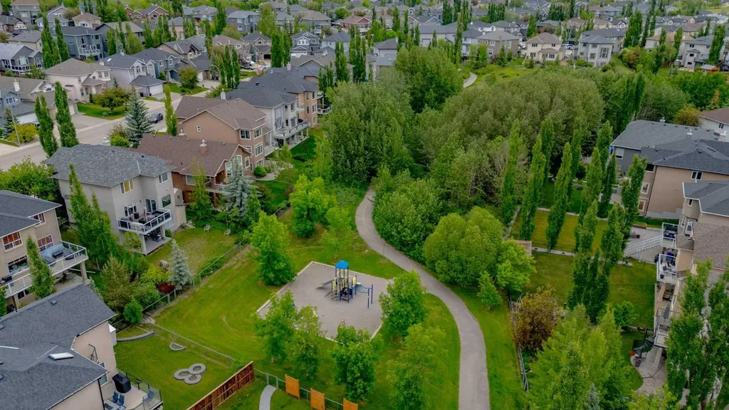 77 Royal Highland Road NW Calgary AB T3G 4Y4