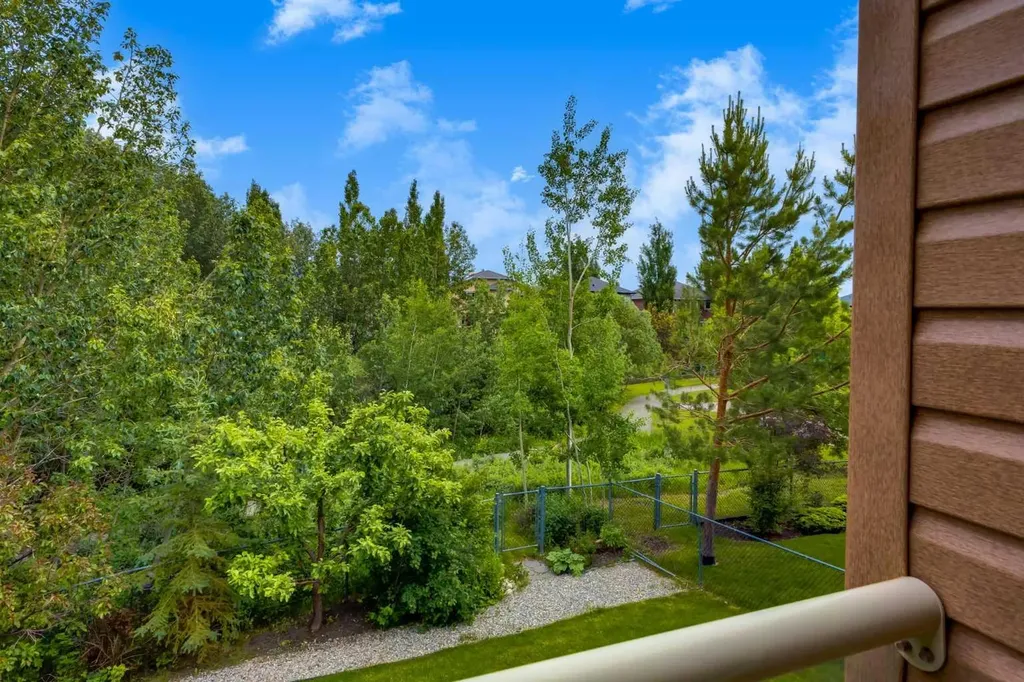 77 Royal Highland Road NW Calgary AB T3G 4Y4