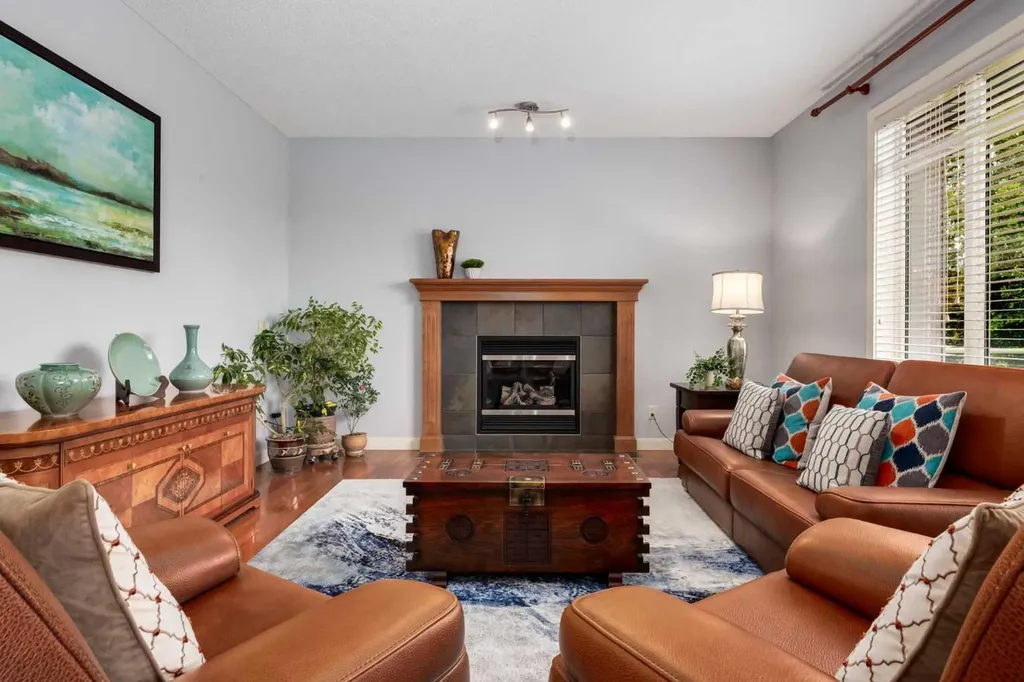 77 Royal Highland Road NW Calgary AB T3G 4Y4