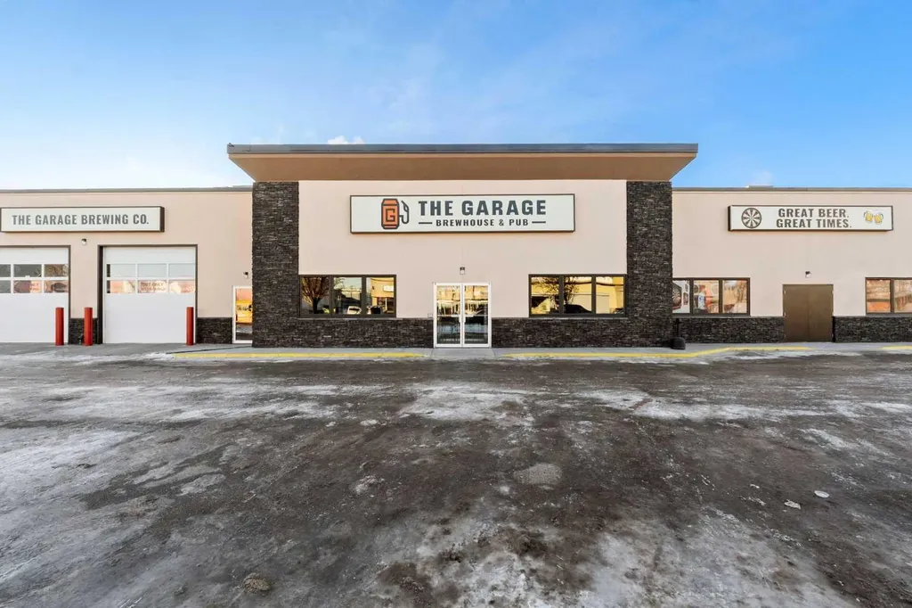 5015 50 Avenue Whitecourt AB T7S 1V4