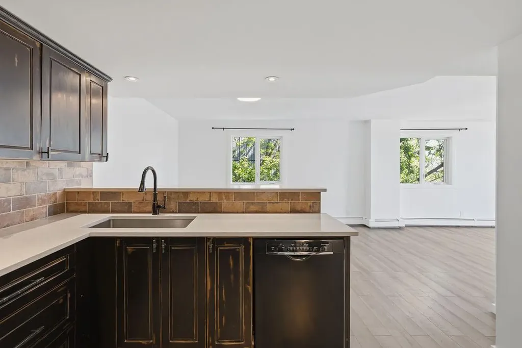 354 2 Avenue NE Calgary AB T2E 0E4