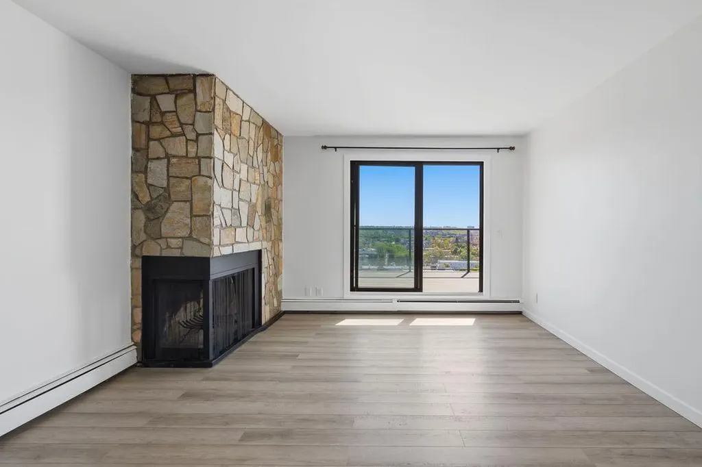 354 2 Avenue NE Calgary AB T2E 0E4