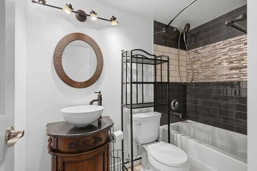 354 2 Avenue NE Calgary AB T2E 0E4
