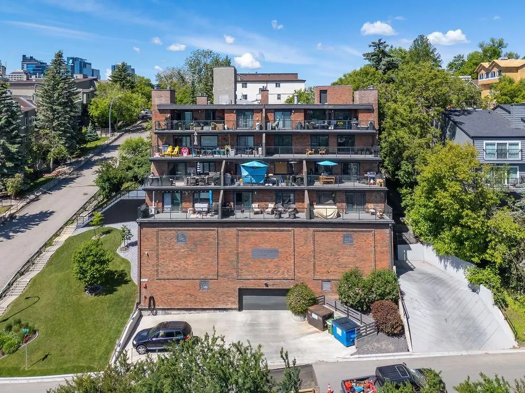 354 2 Avenue NE Calgary AB T2E 0E4