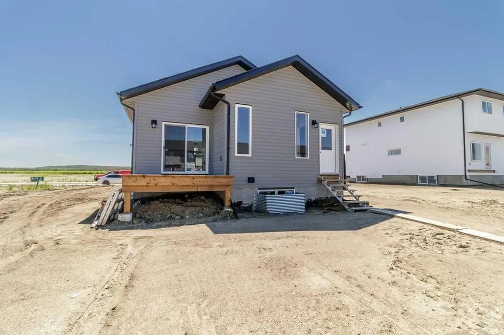 25 Ian Way Sylvan Lake AB T4S 0W5