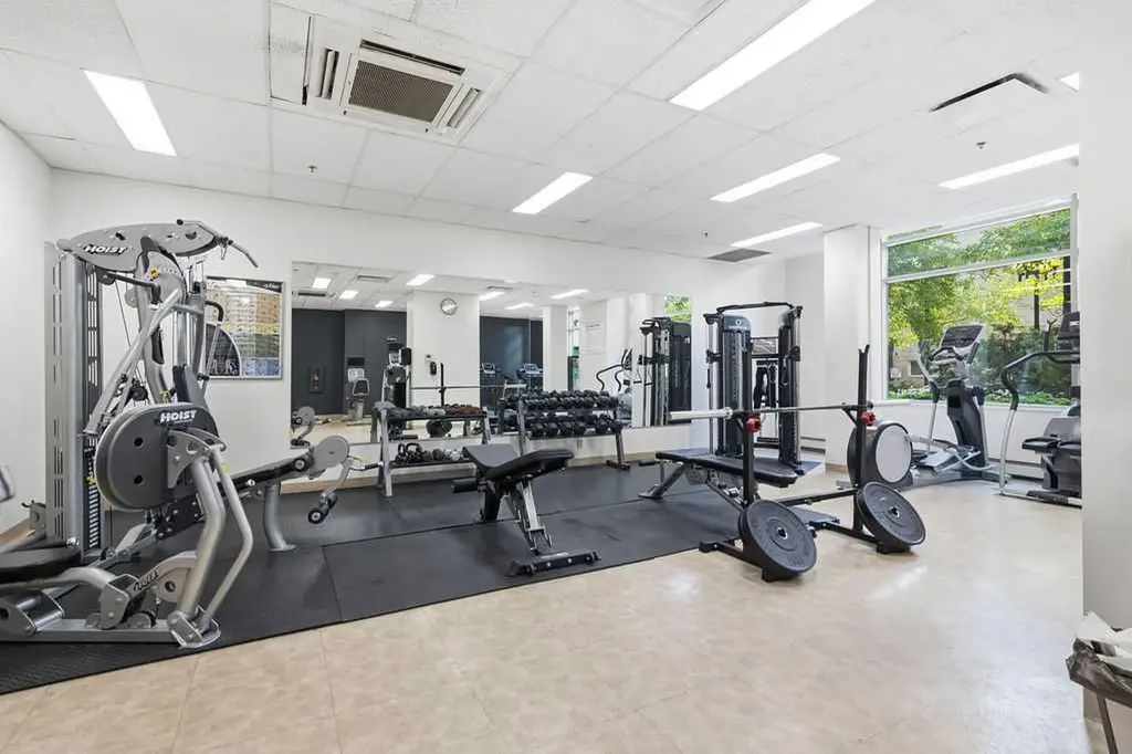 1111 6 Avenue SW Calgary AB T2P 5M5