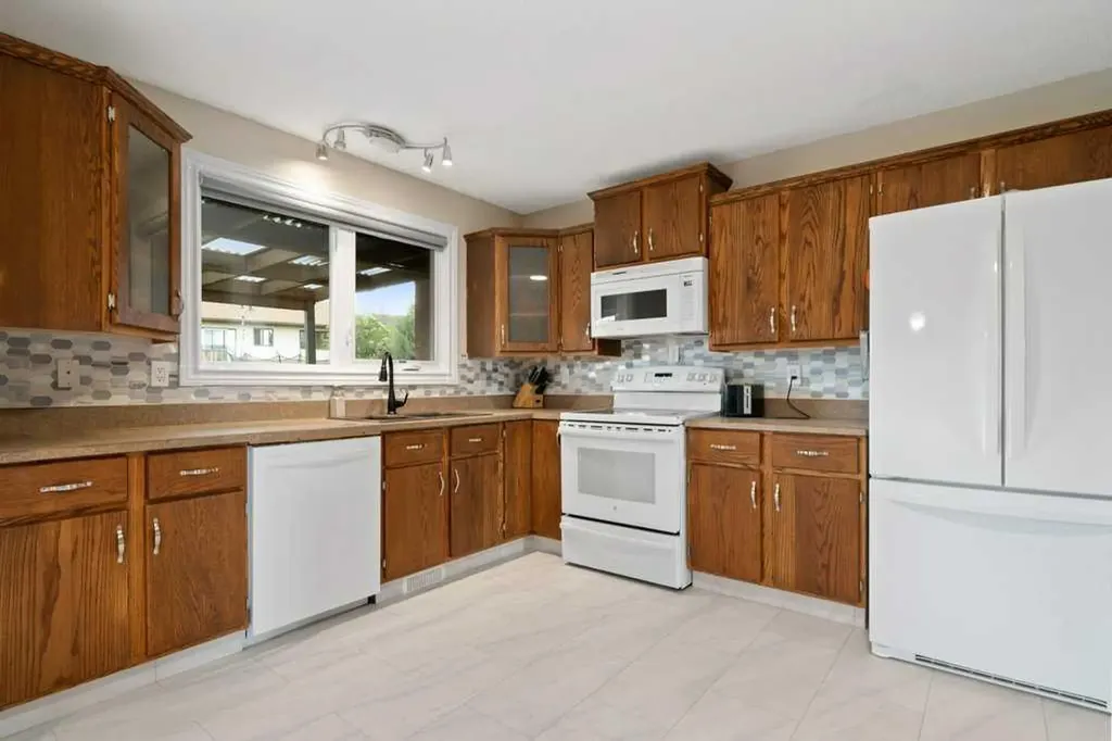 82 Ross Haven Court SE Medicine Hat AB T1B 2Y8