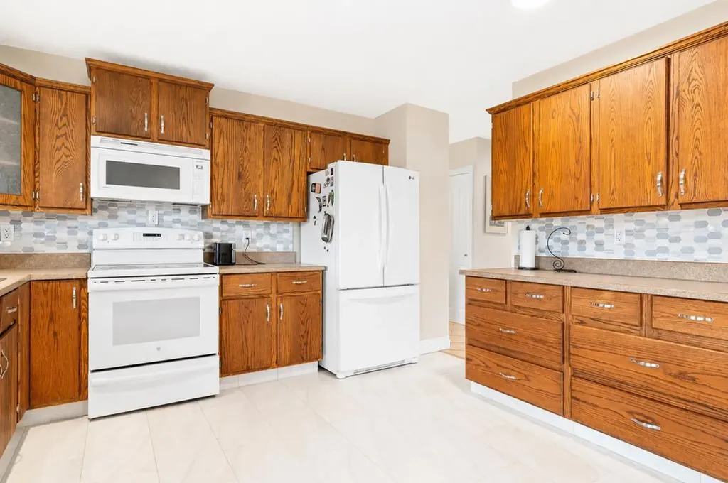 82 Ross Haven Court SE Medicine Hat AB T1B 2Y8