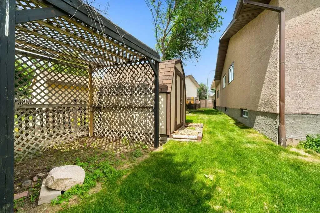 82 Ross Haven Court SE Medicine Hat AB T1B 2Y8
