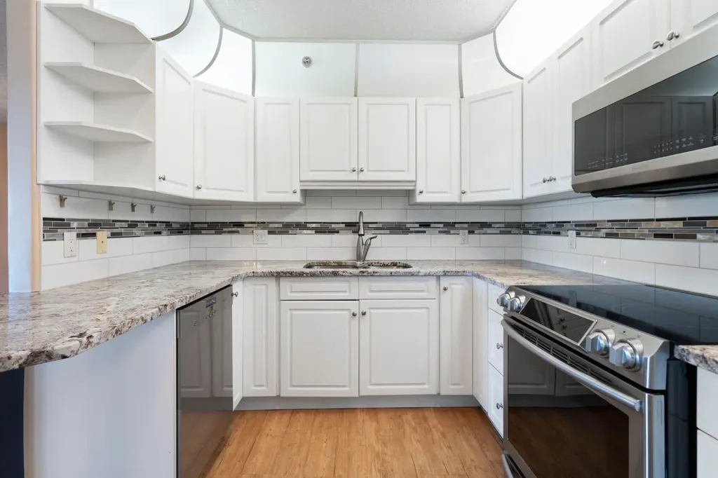 6868 Sierra Morena Boulevard SW Calgary AB T3H 3R6