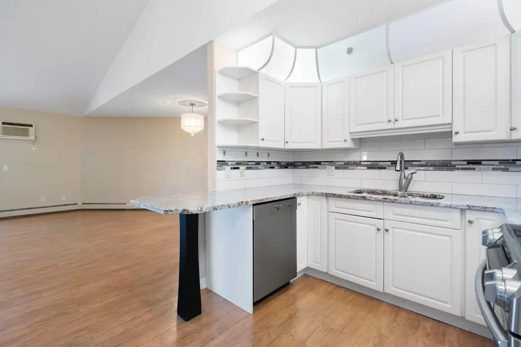 6868 Sierra Morena Boulevard SW Calgary AB T3H 3R6