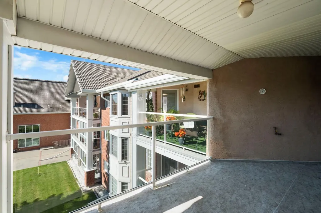 6868 Sierra Morena Boulevard SW Calgary AB T3H 3R6
