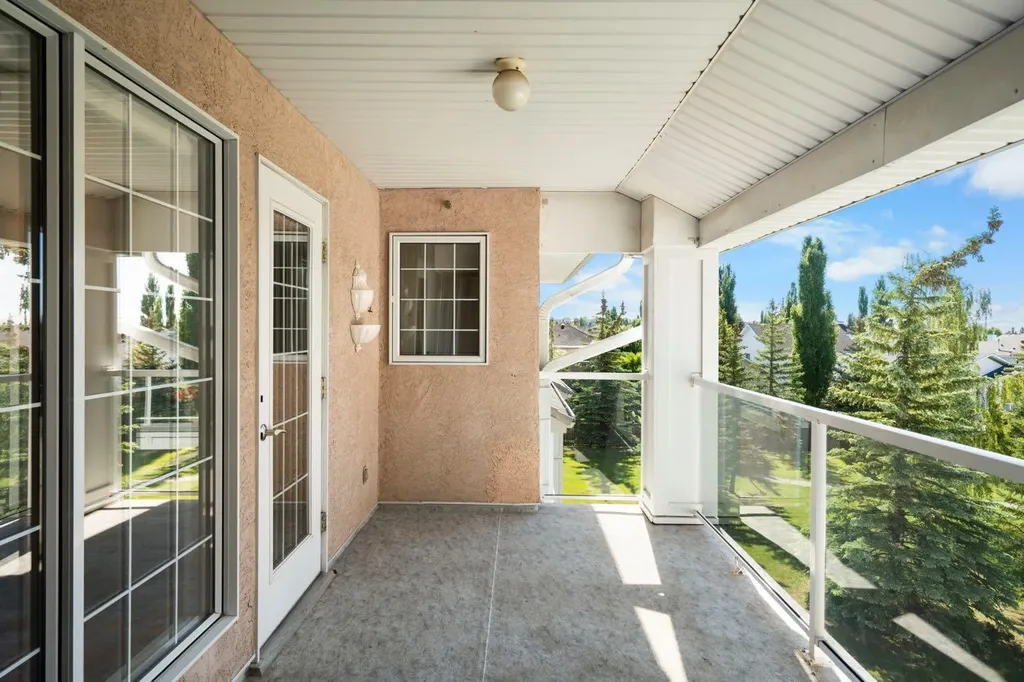 6868 Sierra Morena Boulevard SW Calgary AB T3H 3R6