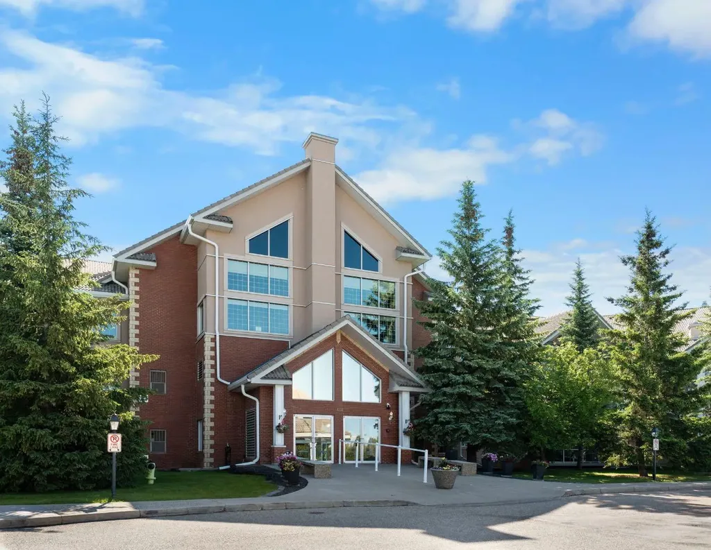 6868 Sierra Morena Boulevard SW Calgary AB T3H 3R6