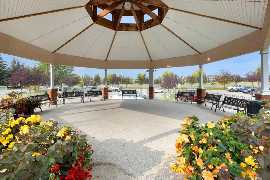 6868 Sierra Morena Boulevard SW Calgary AB T3H 3R6