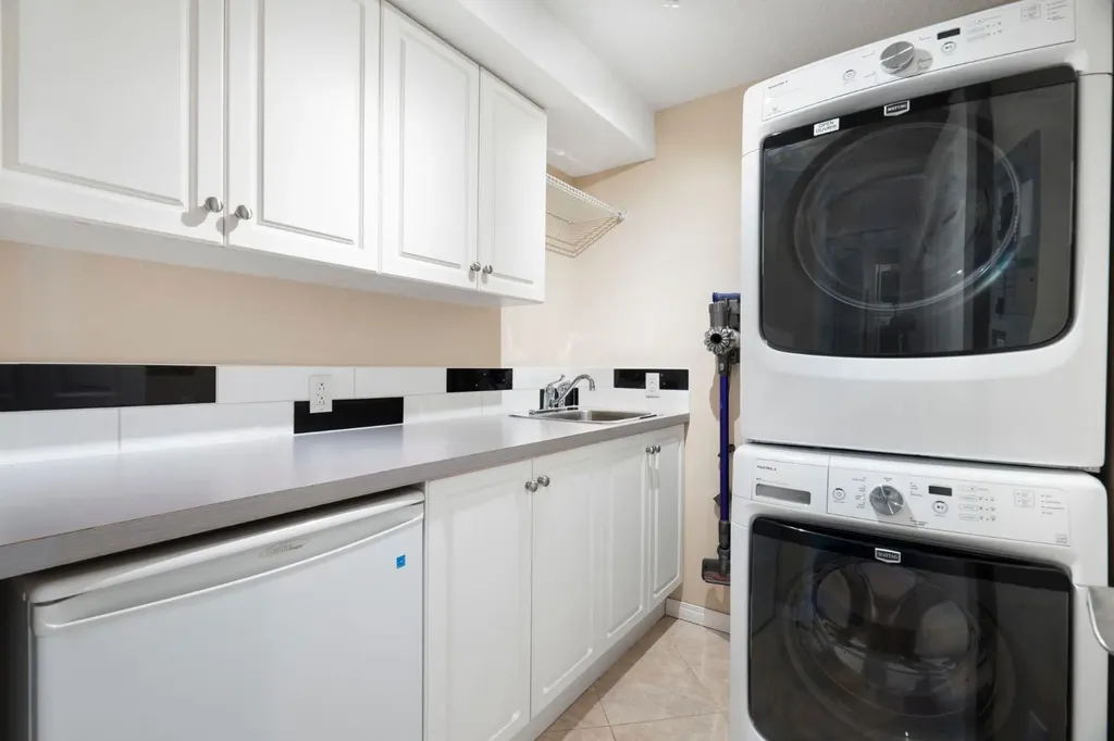 6868 Sierra Morena Boulevard SW Calgary AB T3H 3R6