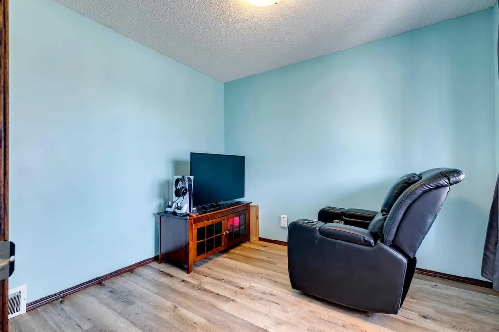 203 Bishop Mews NW Langdon AB T0J 1X2