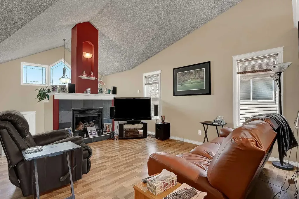 10230 71 Avenue, Grande Prairie AB T8W 2Y3