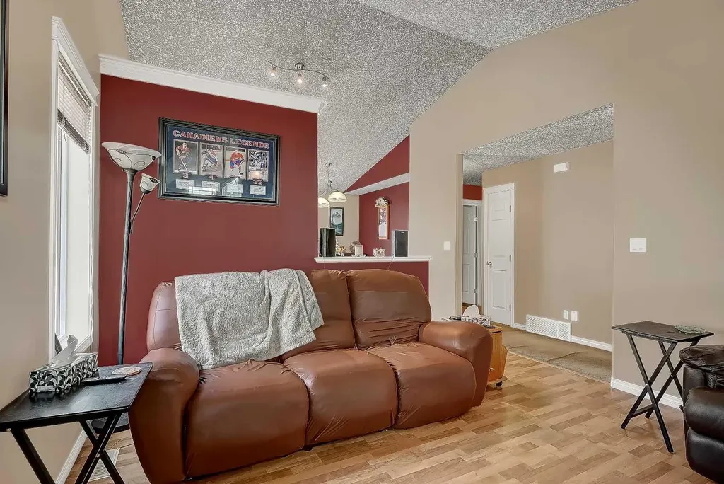 10230 71 Avenue, Grande Prairie AB T8W 2Y3