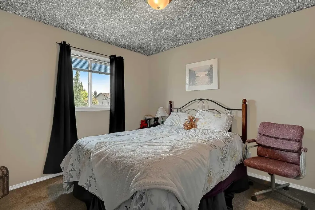 10230 71 Avenue, Grande Prairie AB T8W 2Y3