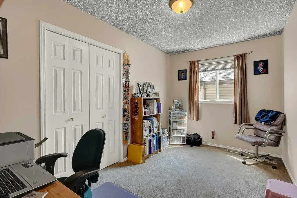 10230 71 Avenue, Grande Prairie AB T8W 2Y3