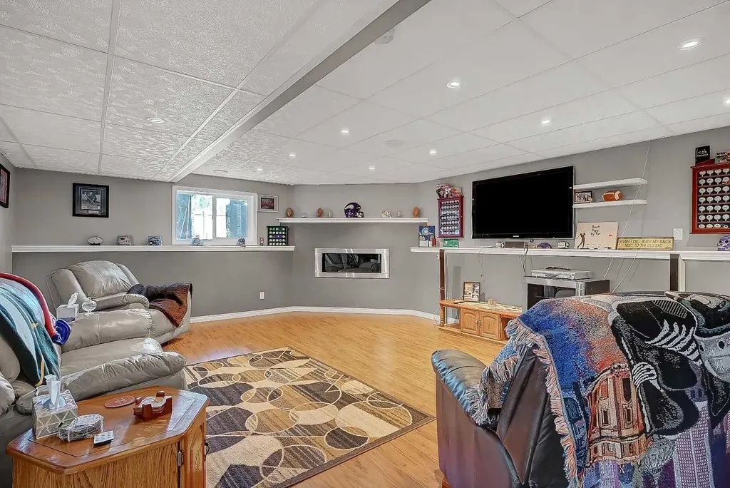 10230 71 Avenue, Grande Prairie AB T8W 2Y3