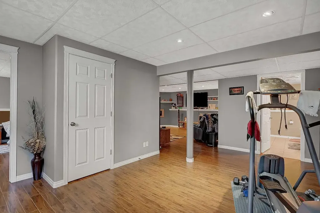 10230 71 Avenue, Grande Prairie AB T8W 2Y3