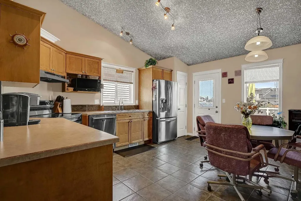10230 71 Avenue, Grande Prairie AB T8W 2Y3