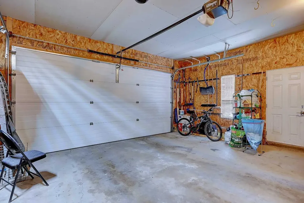10230 71 Avenue, Grande Prairie AB T8W 2Y3