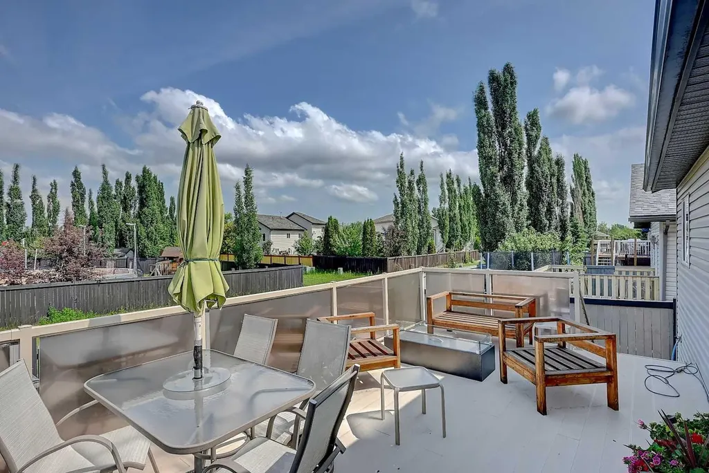 10230 71 Avenue, Grande Prairie AB T8W 2Y3