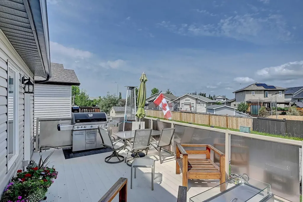 10230 71 Avenue, Grande Prairie AB T8W 2Y3