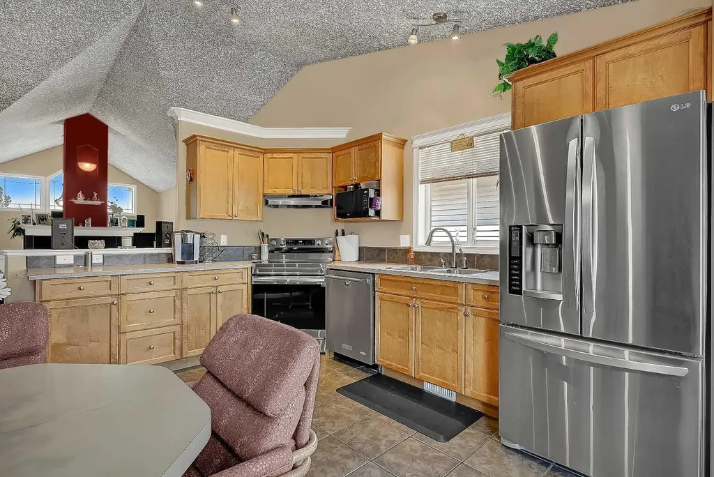 10230 71 Avenue, Grande Prairie AB T8W 2Y3