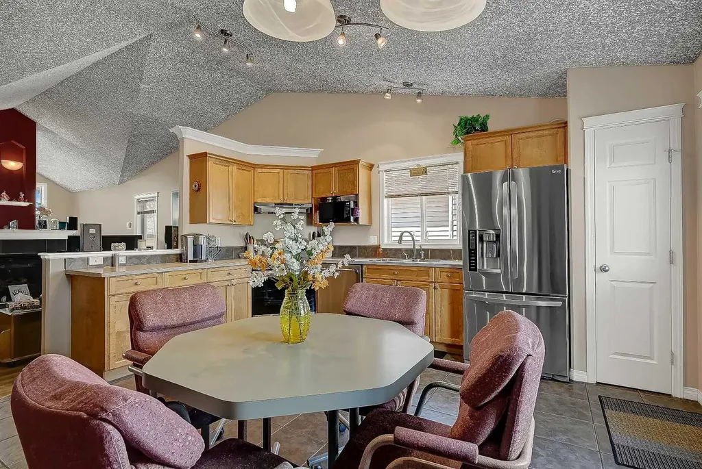 10230 71 Avenue, Grande Prairie AB T8W 2Y3