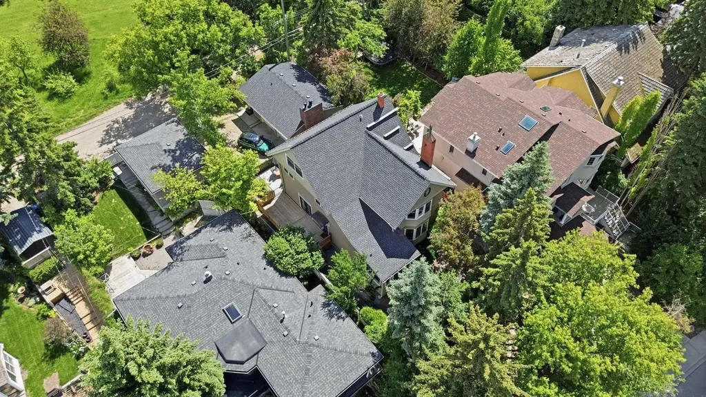 615 Crescent Boulevard SW Calgary AB T2S 1K8