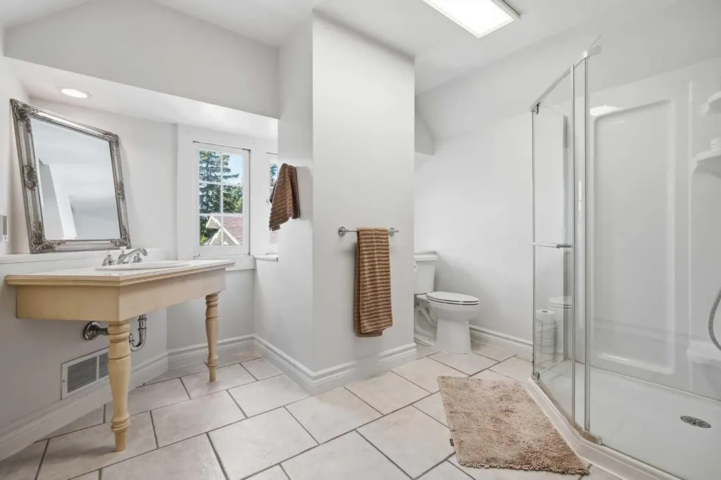 615 Crescent Boulevard SW Calgary AB T2S 1K8