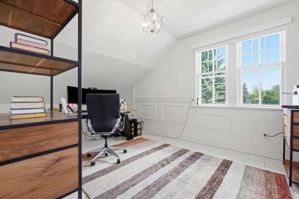615 Crescent Boulevard SW Calgary AB T2S 1K8