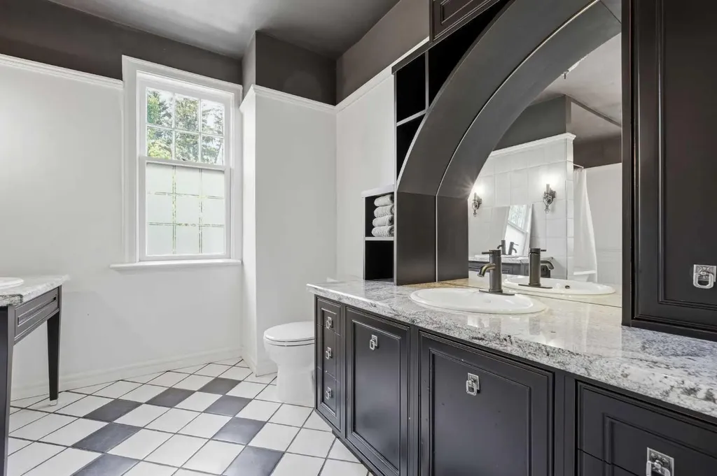 615 Crescent Boulevard SW Calgary AB T2S 1K8
