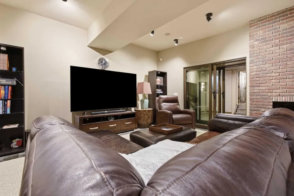 615 Crescent Boulevard SW Calgary AB T2S 1K8