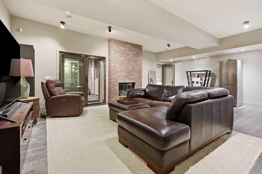 615 Crescent Boulevard SW Calgary AB T2S 1K8