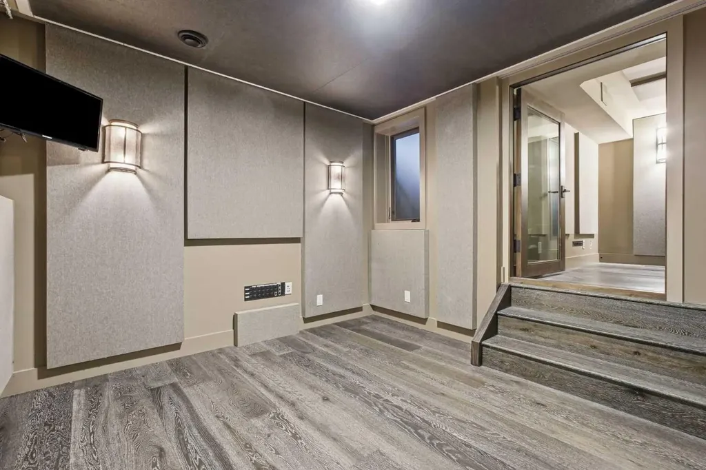 615 Crescent Boulevard SW Calgary AB T2S 1K8
