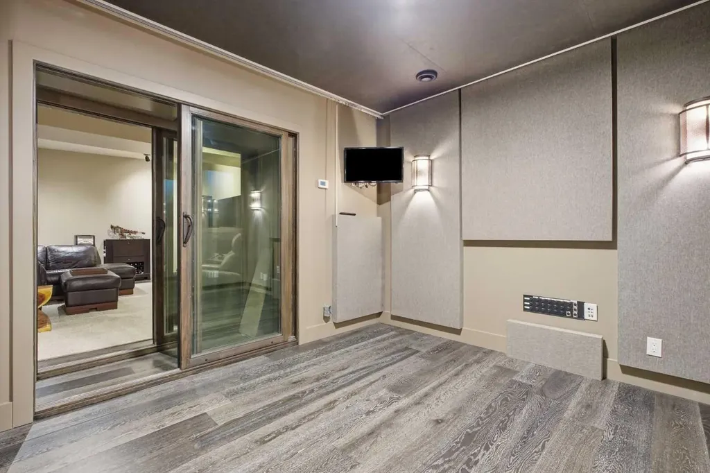 615 Crescent Boulevard SW Calgary AB T2S 1K8