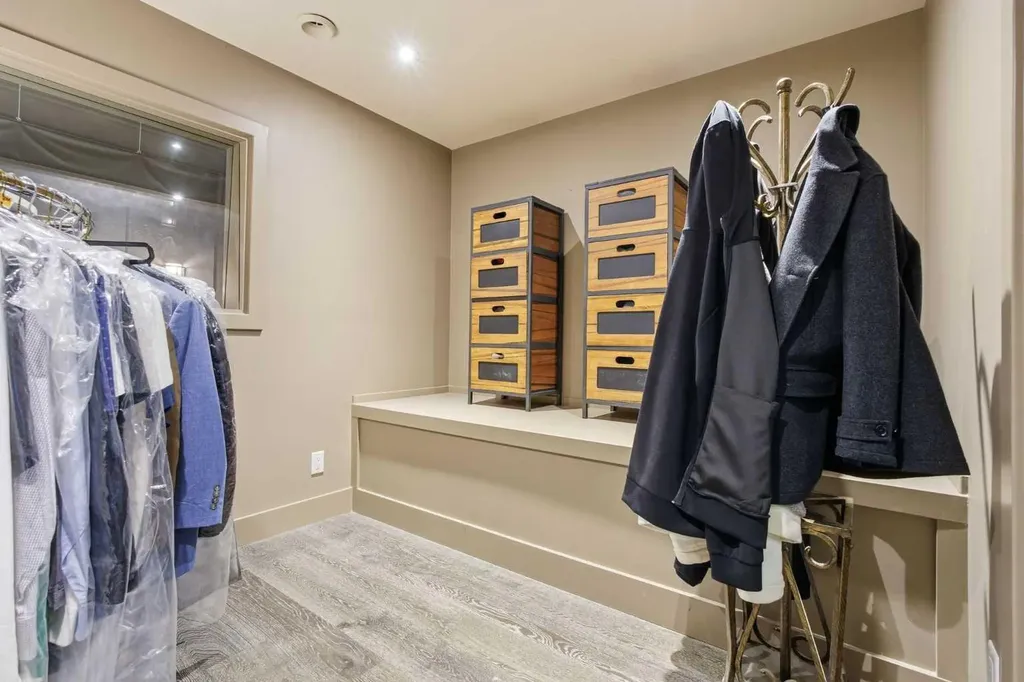 615 Crescent Boulevard SW Calgary AB T2S 1K8