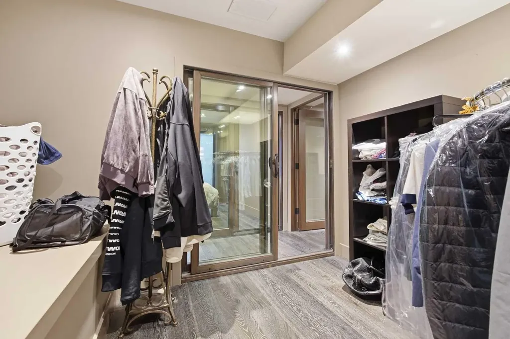 615 Crescent Boulevard SW Calgary AB T2S 1K8