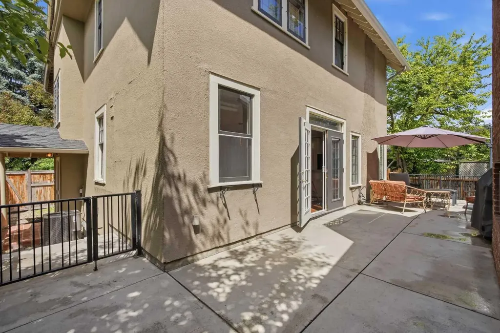 615 Crescent Boulevard SW Calgary AB T2S 1K8