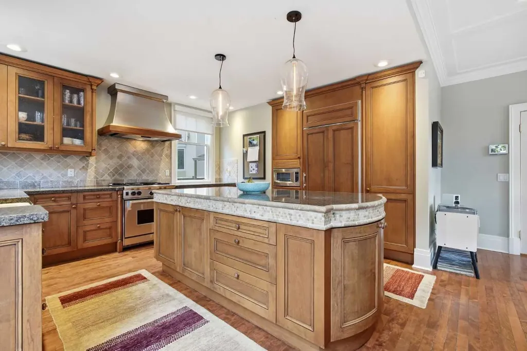 615 Crescent Boulevard SW Calgary AB T2S 1K8