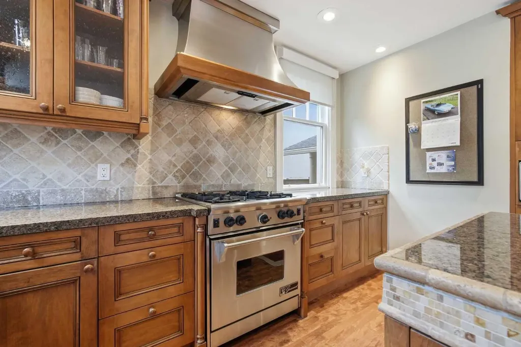 615 Crescent Boulevard SW Calgary AB T2S 1K8