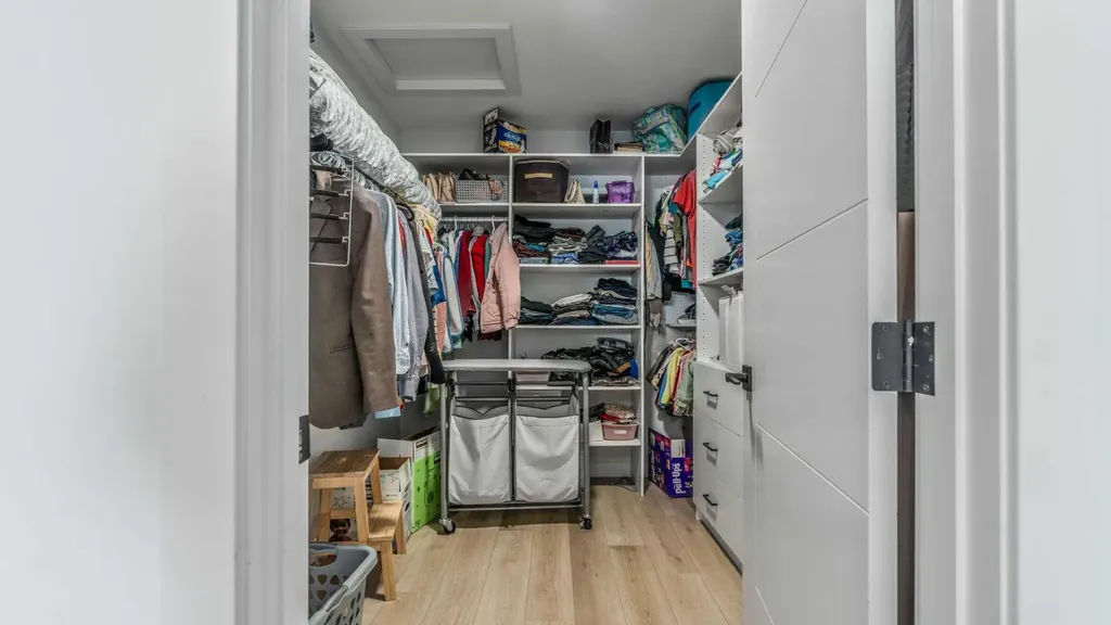 18 Clearwater Lane Chestermere AB T1X 3A4